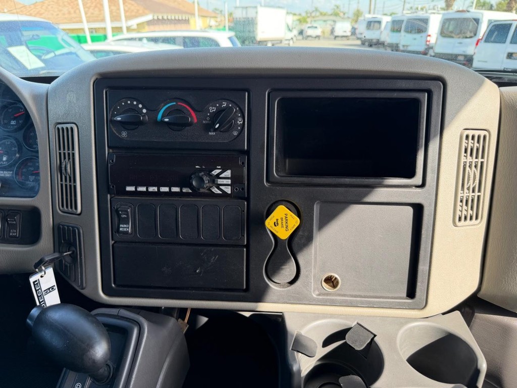 International DuraStar 4300 Vehicle Full-screen Gallery Image 47