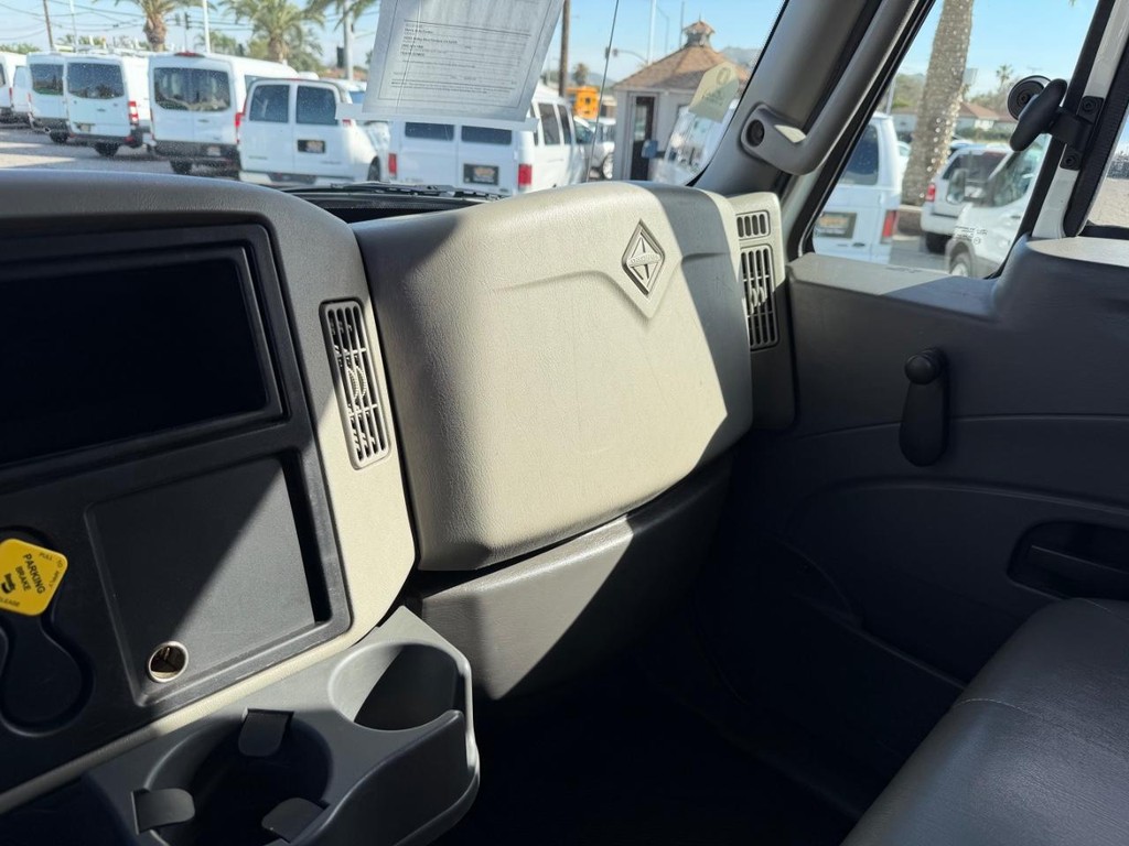 International DuraStar 4300 Vehicle Full-screen Gallery Image 48