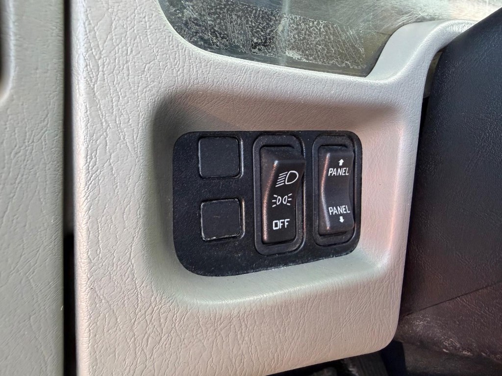 International DuraStar 4300 Vehicle Full-screen Gallery Image 54