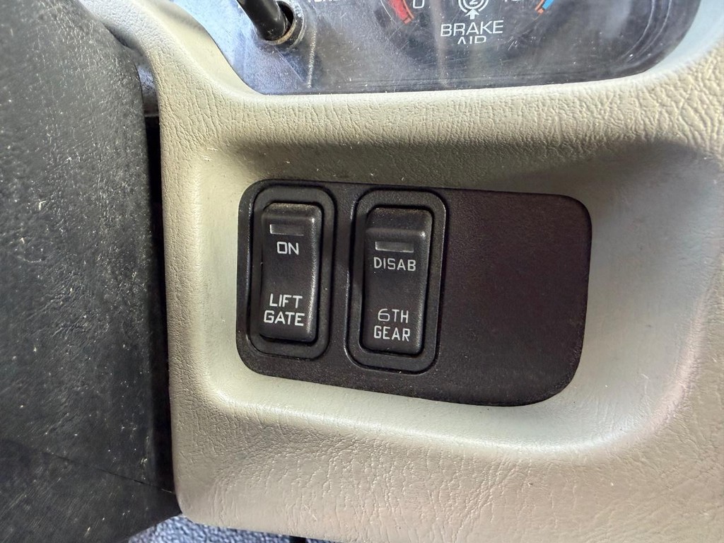 International DuraStar 4300 Vehicle Full-screen Gallery Image 55