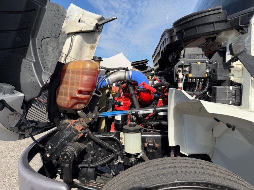 International DuraStar 4300 Vehicle Full-screen Gallery Image 63