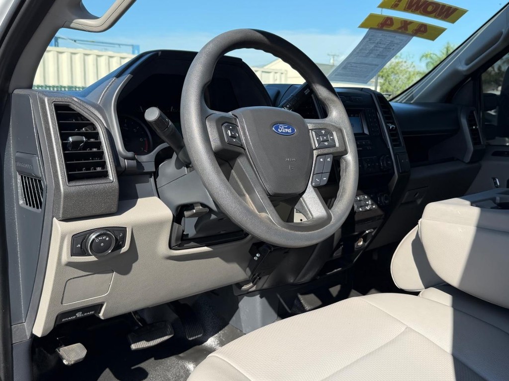 Ford F-250 Vehicle Full-screen Gallery Image 16