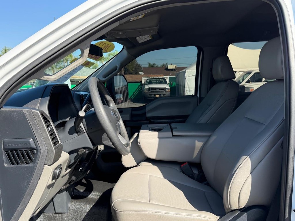 Ford F-250 Vehicle Full-screen Gallery Image 17