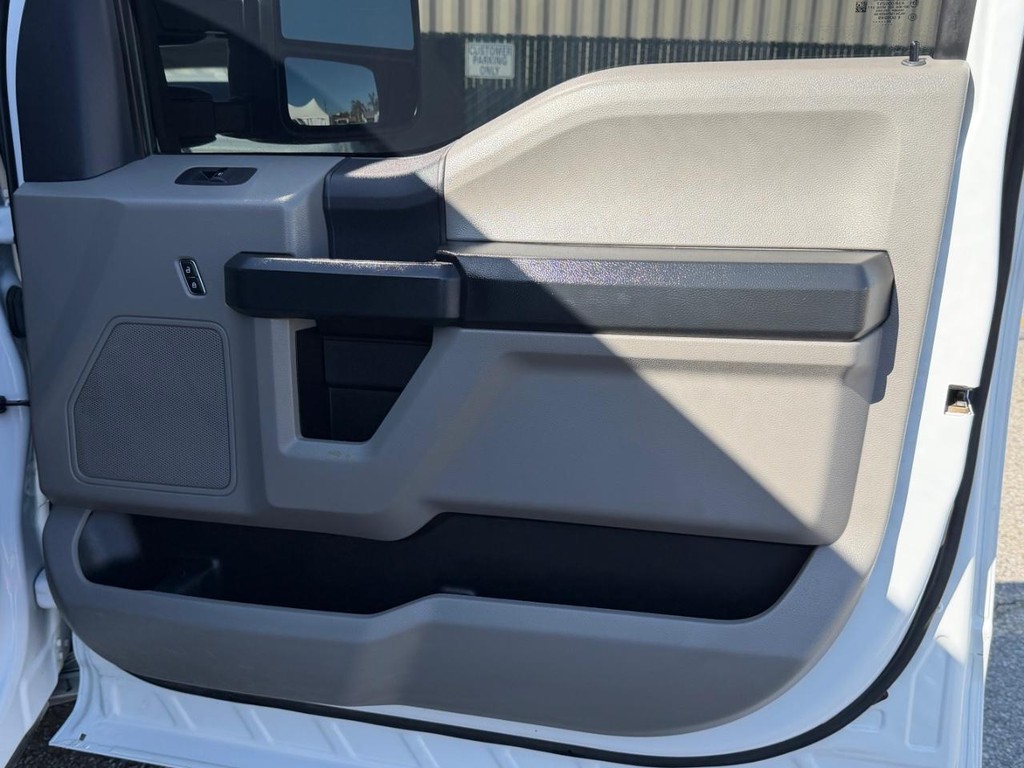 Ford F-250 Vehicle Full-screen Gallery Image 19