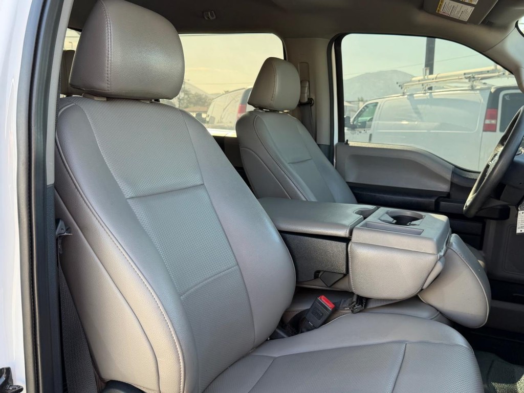 Ford F-250 Vehicle Full-screen Gallery Image 22