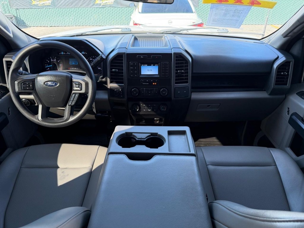 Ford F-250 Vehicle Full-screen Gallery Image 23