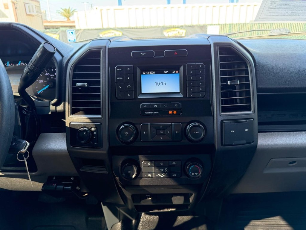 Ford F-250 Vehicle Full-screen Gallery Image 25