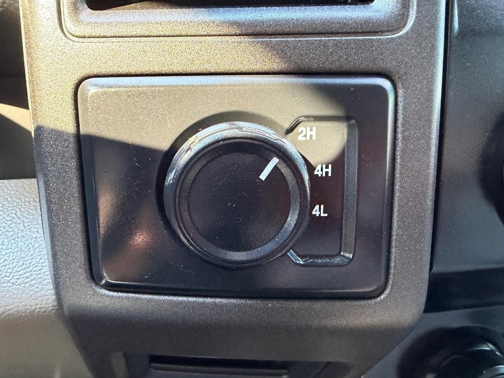 Ford F-250 Vehicle Full-screen Gallery Image 32