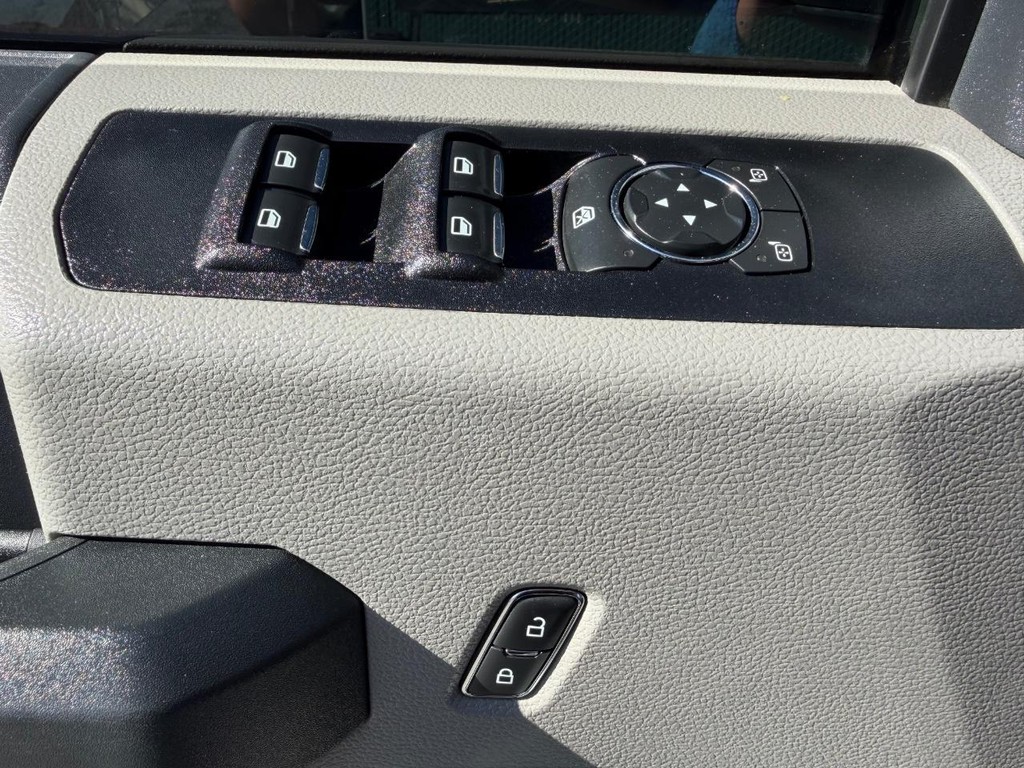 Ford F-250 Vehicle Full-screen Gallery Image 33