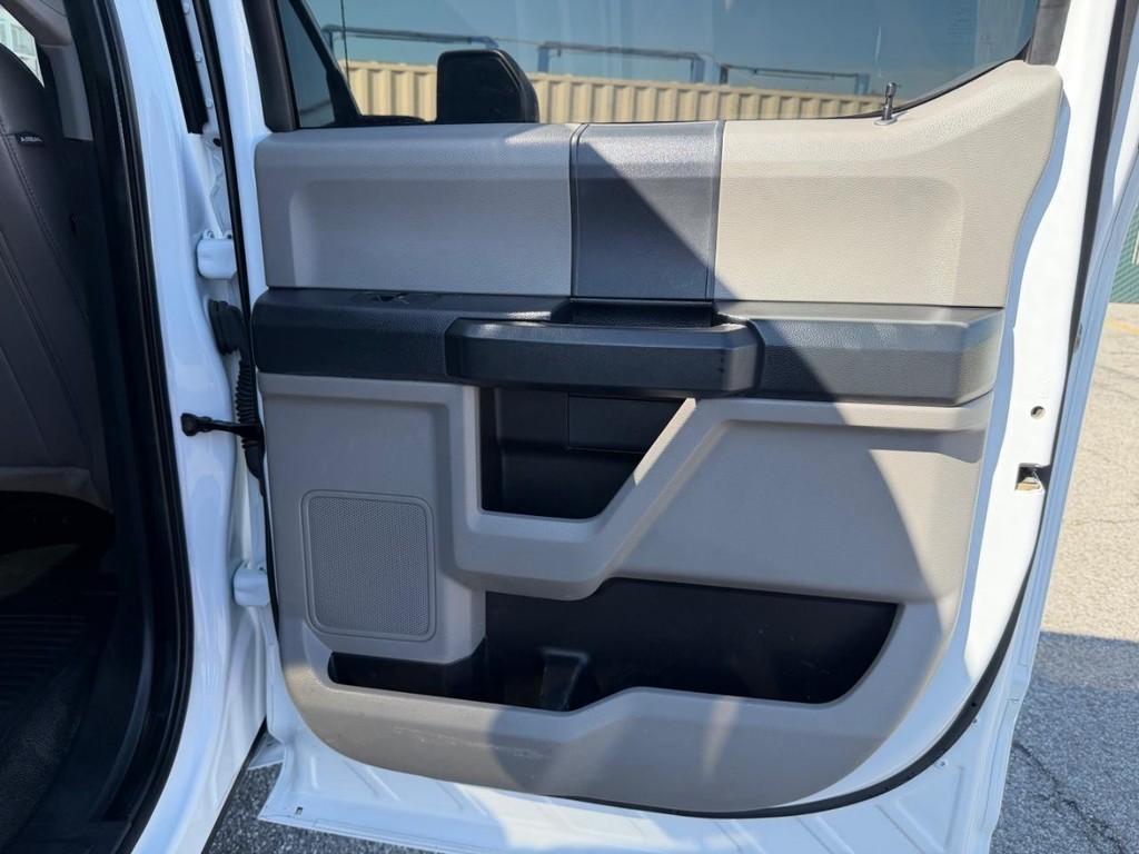 Ford F-250 Vehicle Full-screen Gallery Image 35