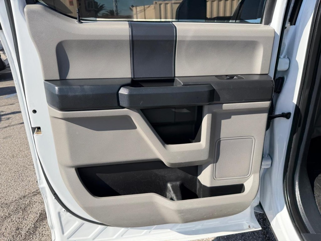 Ford F-250 Vehicle Full-screen Gallery Image 37