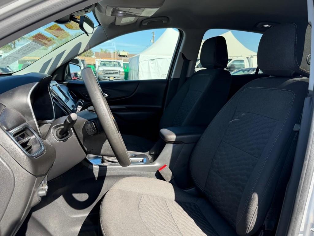 Chevrolet Equinox Vehicle Full-screen Gallery Image 18