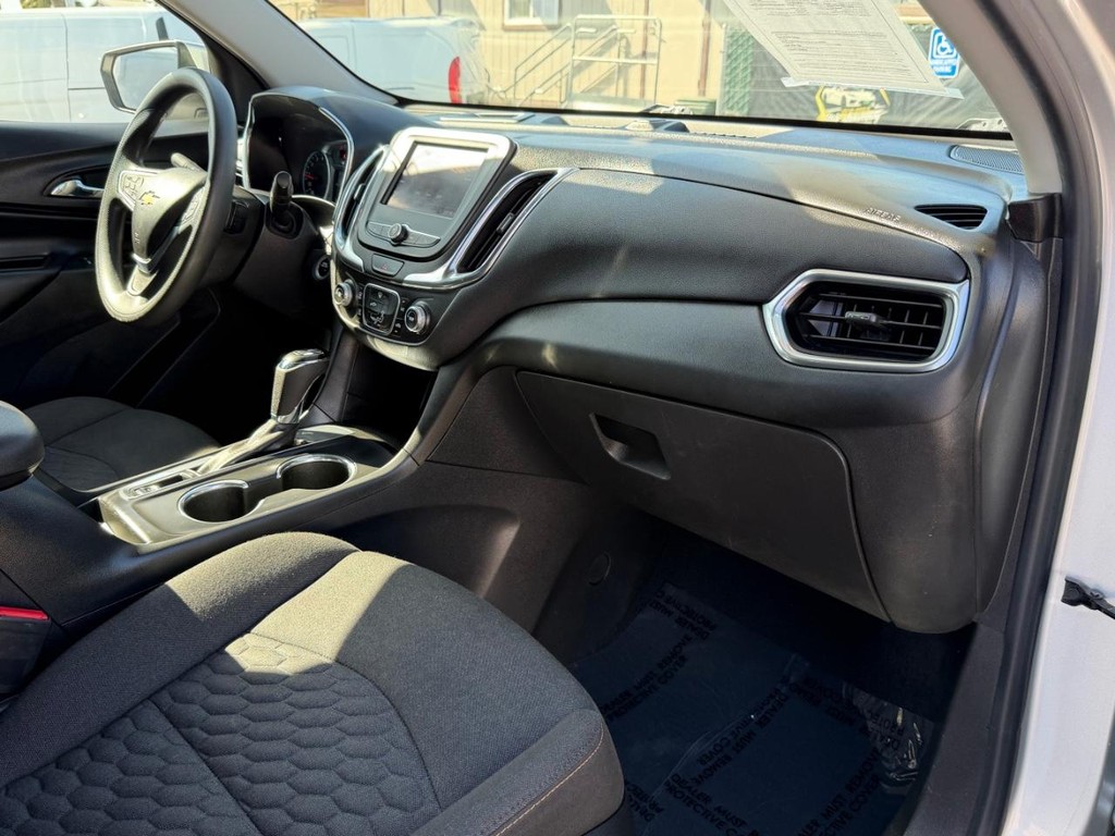 Chevrolet Equinox Vehicle Full-screen Gallery Image 20