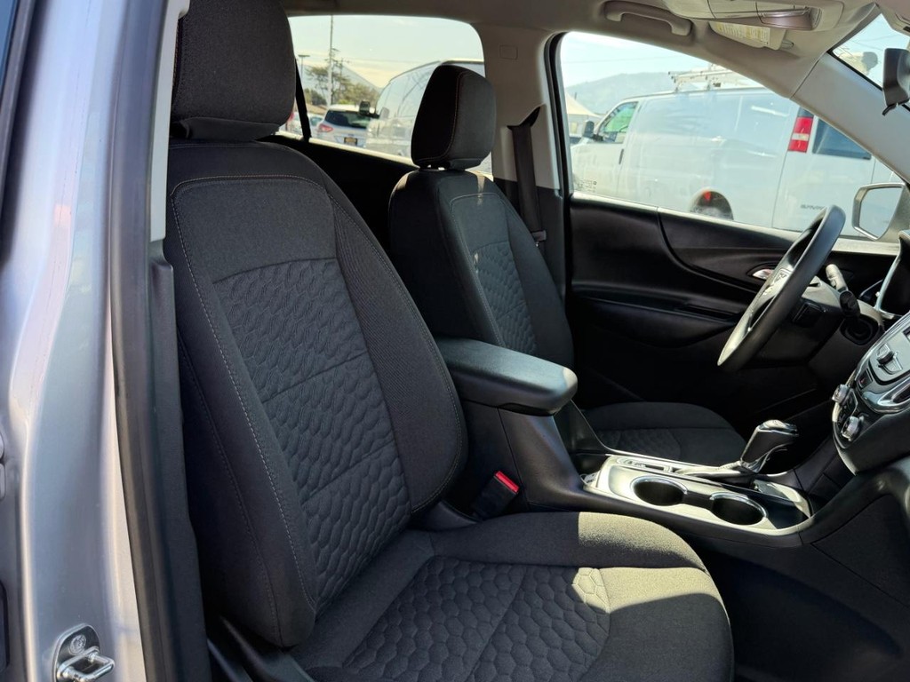 Chevrolet Equinox Vehicle Full-screen Gallery Image 22