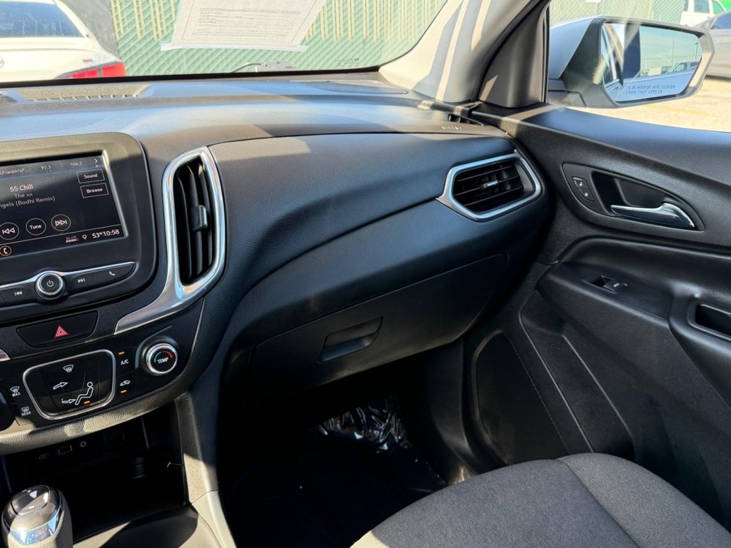 Chevrolet Equinox Vehicle Full-screen Gallery Image 26