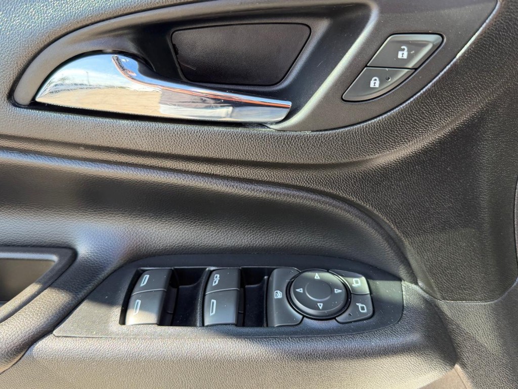 Chevrolet Equinox Vehicle Full-screen Gallery Image 31