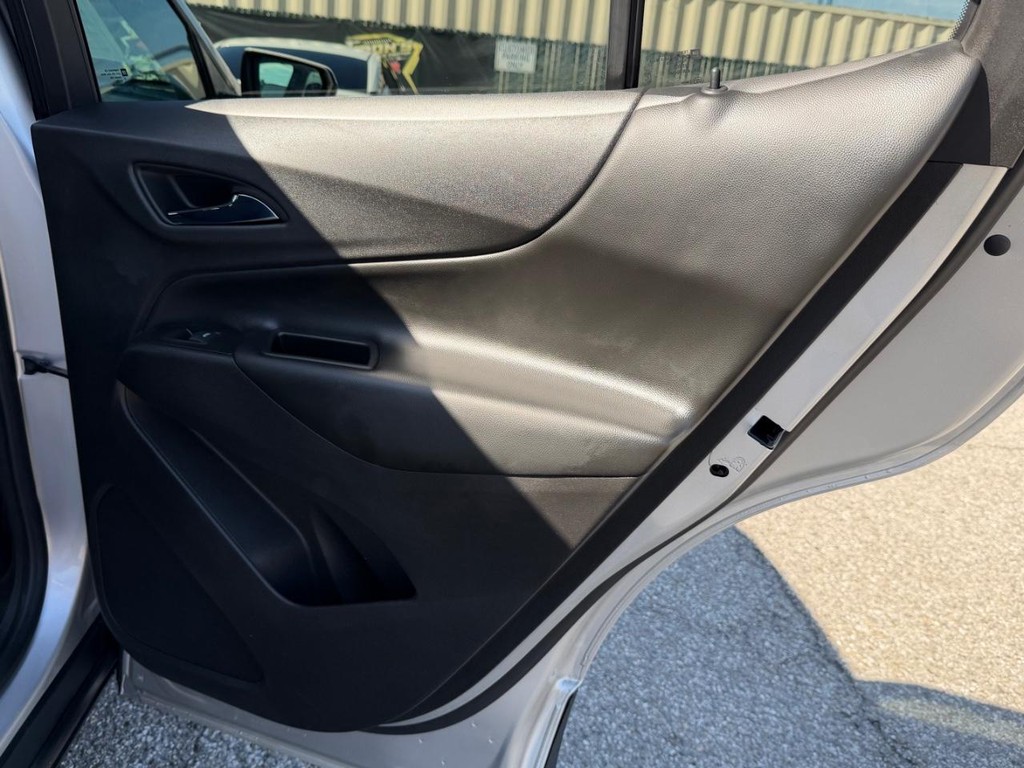 Chevrolet Equinox Vehicle Full-screen Gallery Image 36