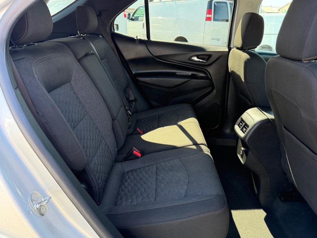 Chevrolet Equinox Vehicle Full-screen Gallery Image 37