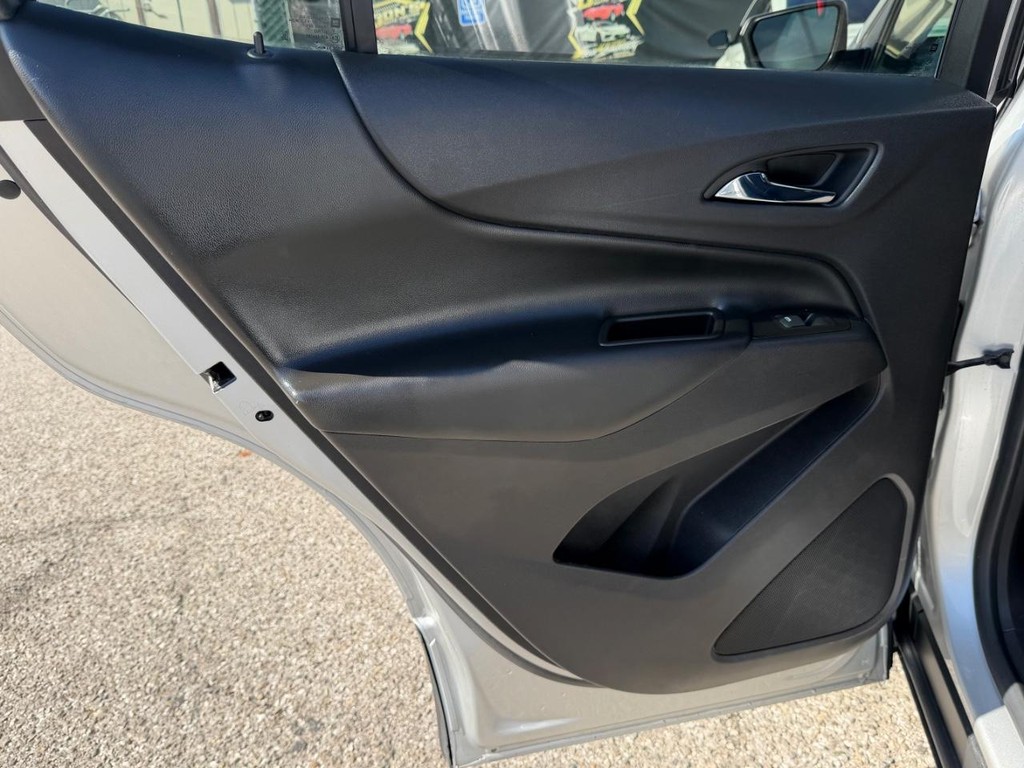 Chevrolet Equinox Vehicle Full-screen Gallery Image 38