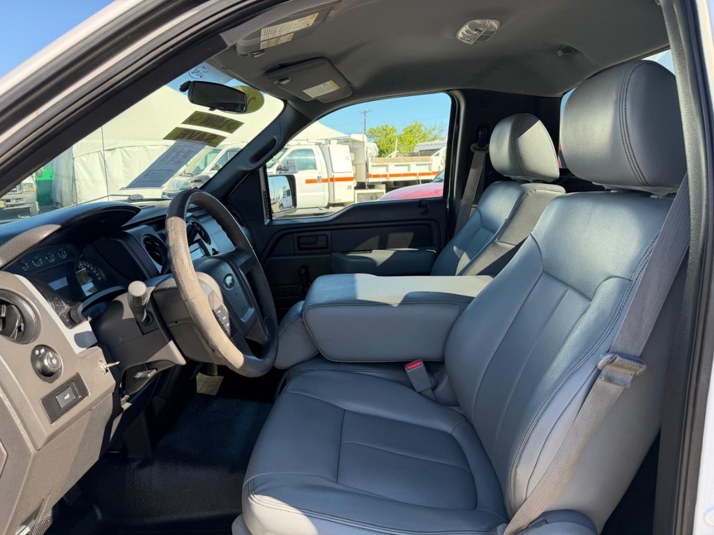 Ford F-150 Vehicle Full-screen Gallery Image 17