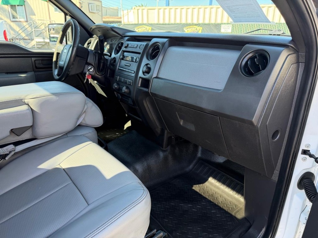 Ford F-150 Vehicle Full-screen Gallery Image 20