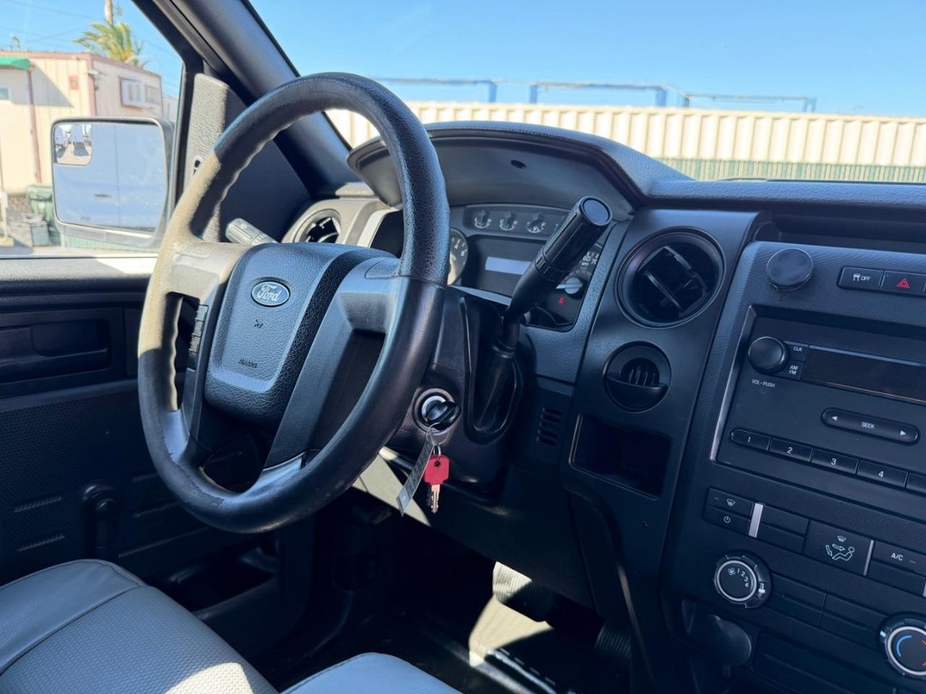 Ford F-150 Vehicle Full-screen Gallery Image 23