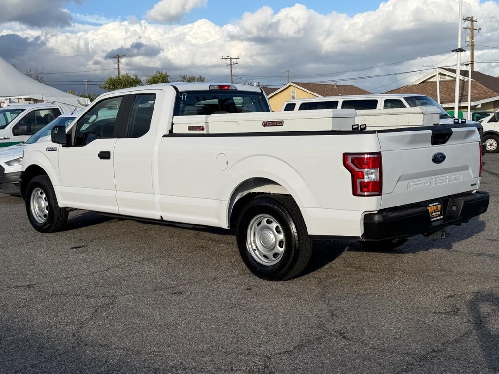 Ford F-150 Vehicle Full-screen Gallery Image 09