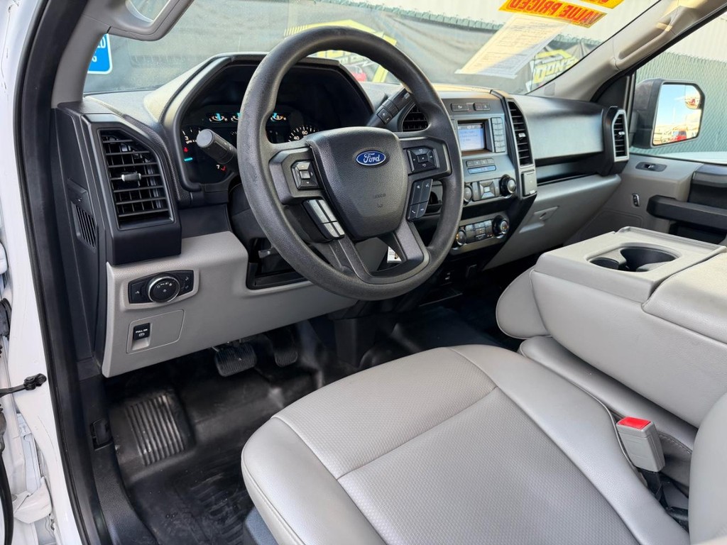 Ford F-150 Vehicle Full-screen Gallery Image 16