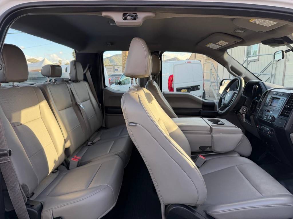 Ford F-150 Vehicle Full-screen Gallery Image 22