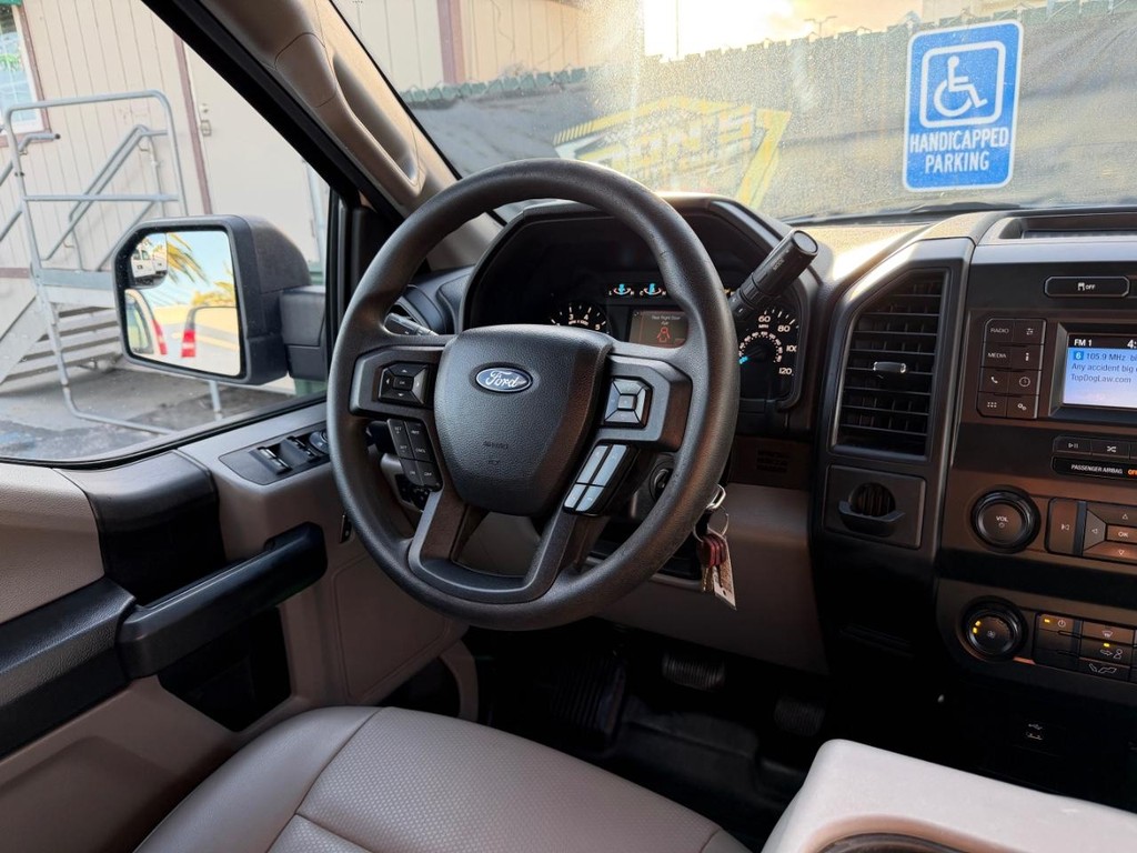 Ford F-150 Vehicle Full-screen Gallery Image 26