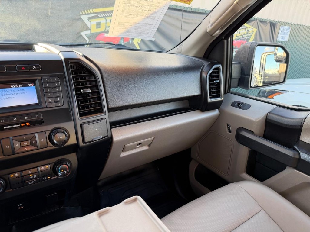 Ford F-150 Vehicle Full-screen Gallery Image 28