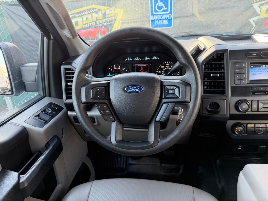 Ford F-150 Vehicle Full-screen Gallery Image 29