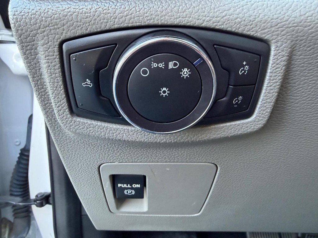 Ford F-150 Vehicle Full-screen Gallery Image 34