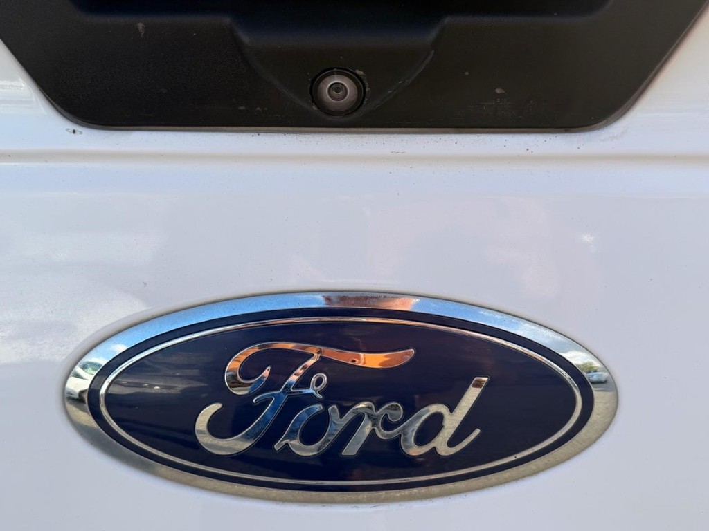 Ford F-150 Vehicle Full-screen Gallery Image 36