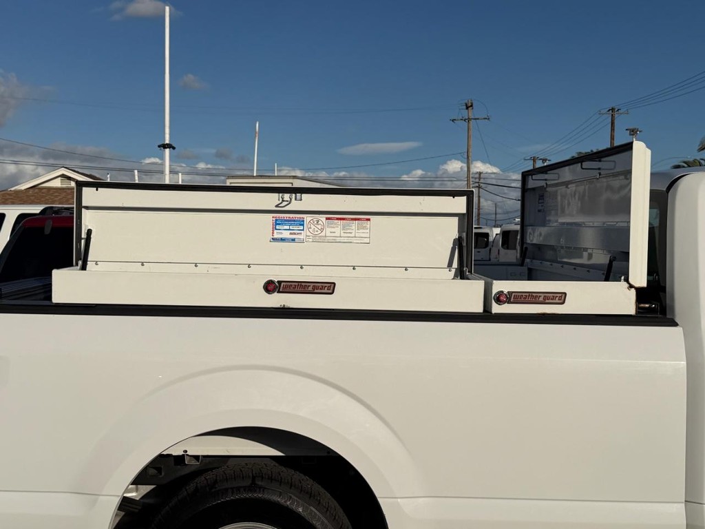 Ford F-150 Vehicle Full-screen Gallery Image 40