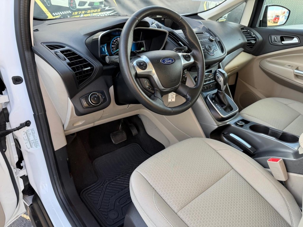 Ford C-MAX Vehicle Full-screen Gallery Image 16