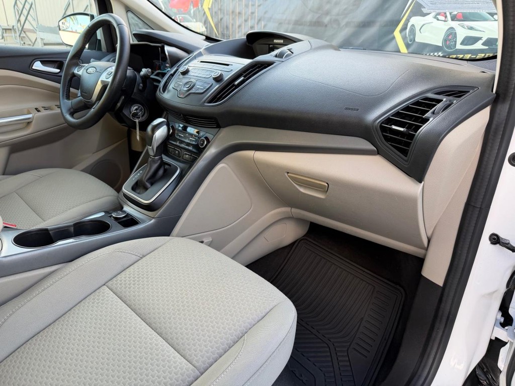 Ford C-MAX Vehicle Full-screen Gallery Image 20