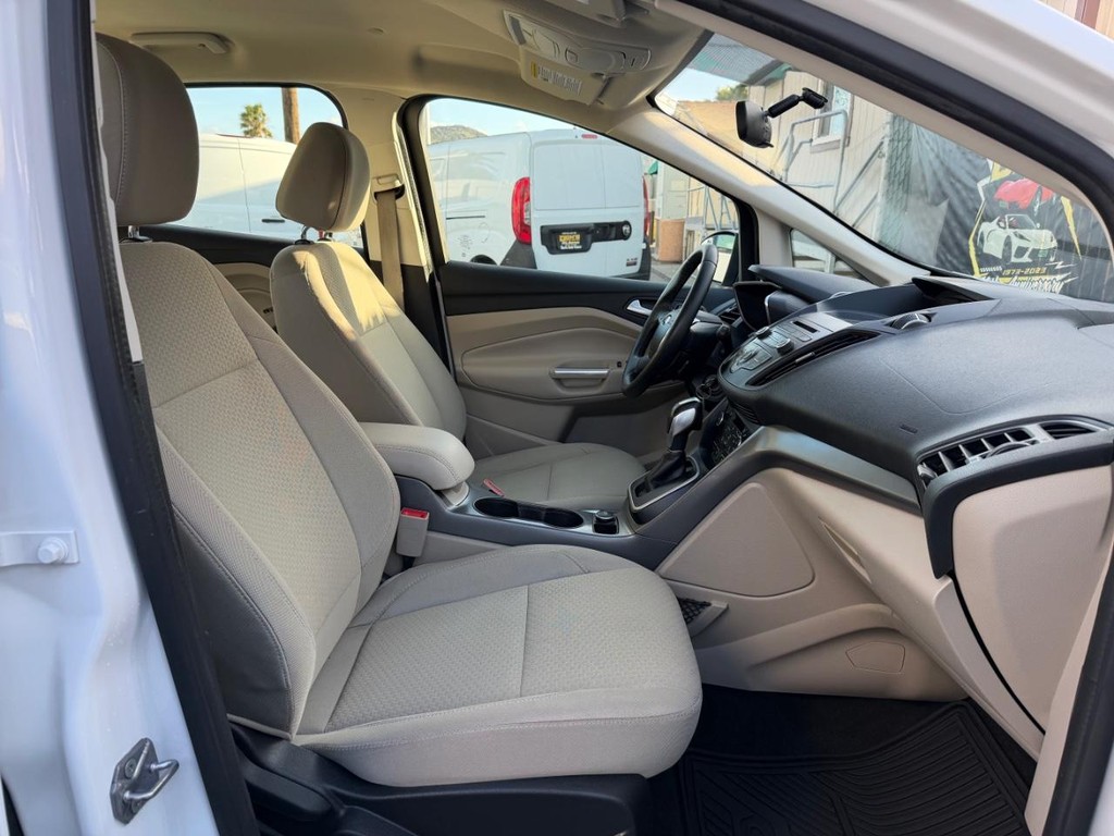 Ford C-MAX Vehicle Full-screen Gallery Image 21