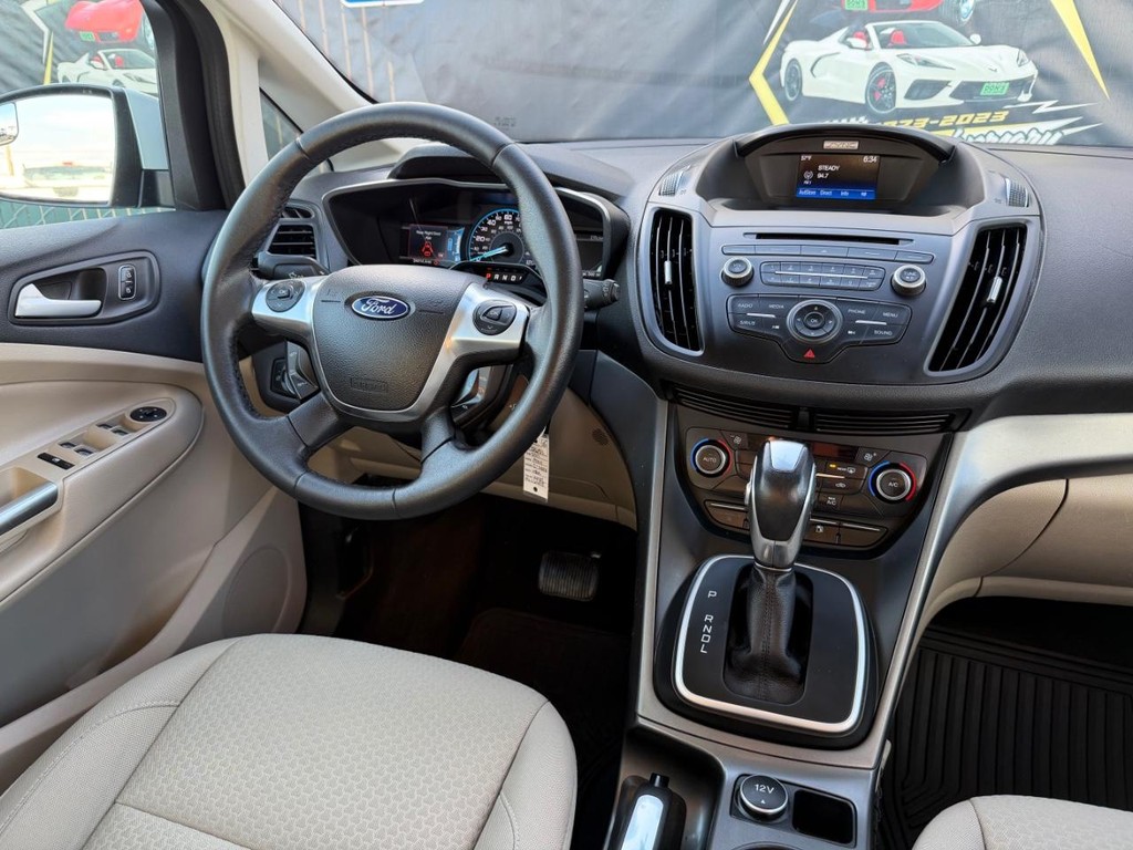 Ford C-MAX Vehicle Full-screen Gallery Image 24