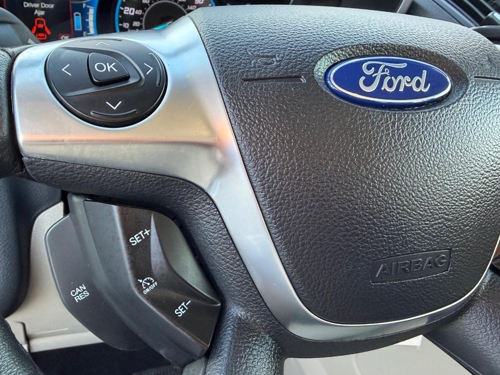 Ford C-MAX Vehicle Full-screen Gallery Image 28