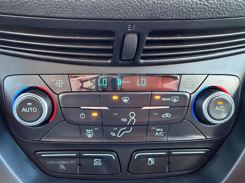 Ford C-MAX Vehicle Full-screen Gallery Image 33