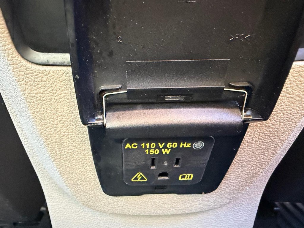 Ford C-MAX Vehicle Full-screen Gallery Image 35