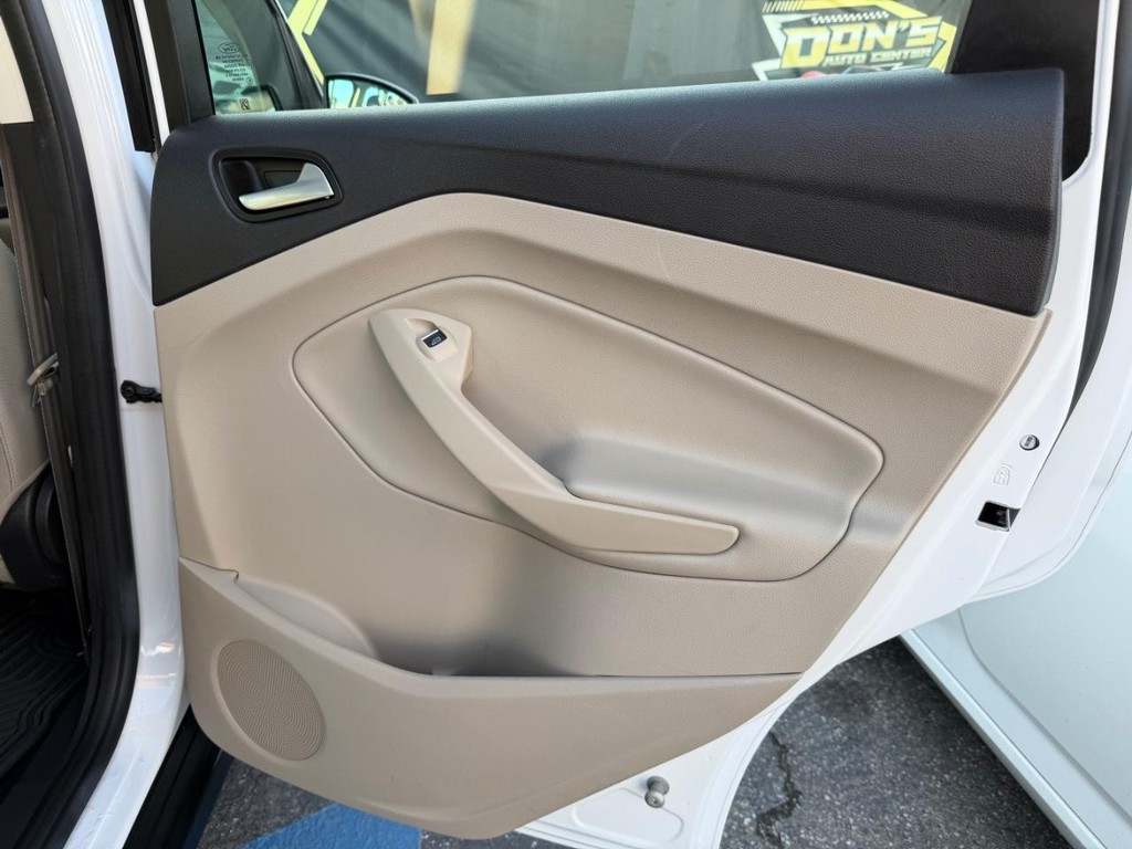 Ford C-MAX Vehicle Full-screen Gallery Image 36