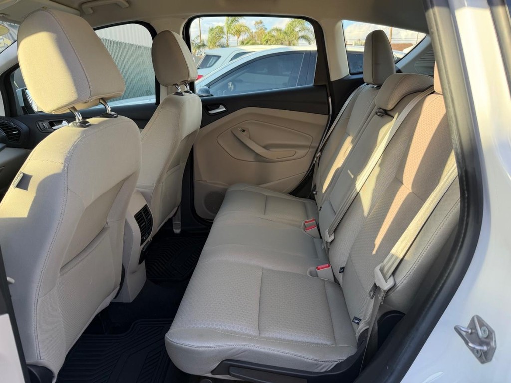 Ford C-MAX Vehicle Full-screen Gallery Image 39