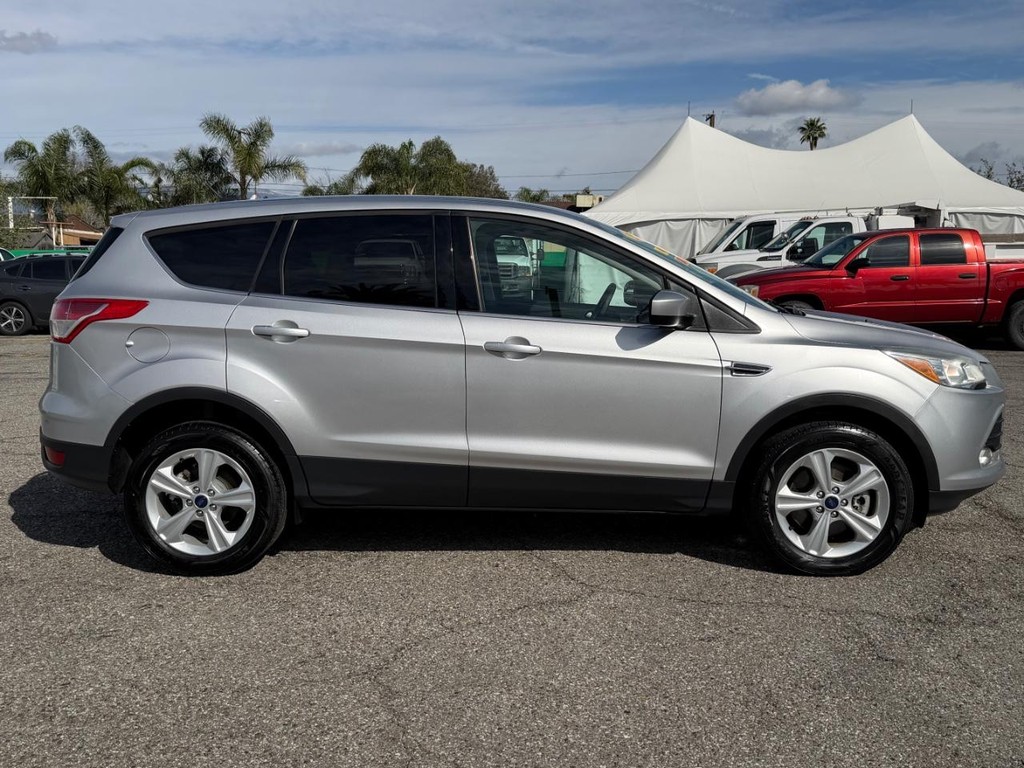 Ford Escape Vehicle Full-screen Gallery Image 05