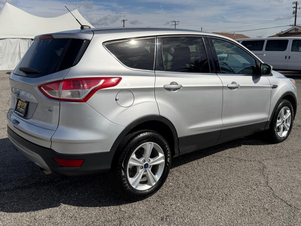 Ford Escape Vehicle Full-screen Gallery Image 06