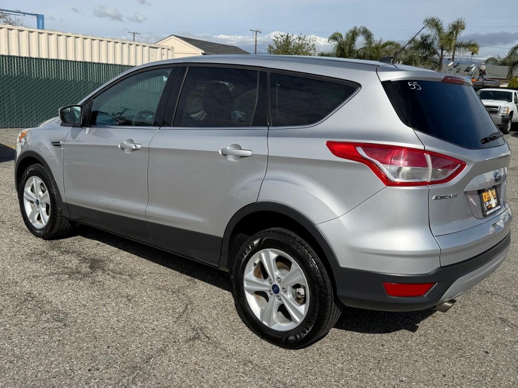 Ford Escape Vehicle Full-screen Gallery Image 09