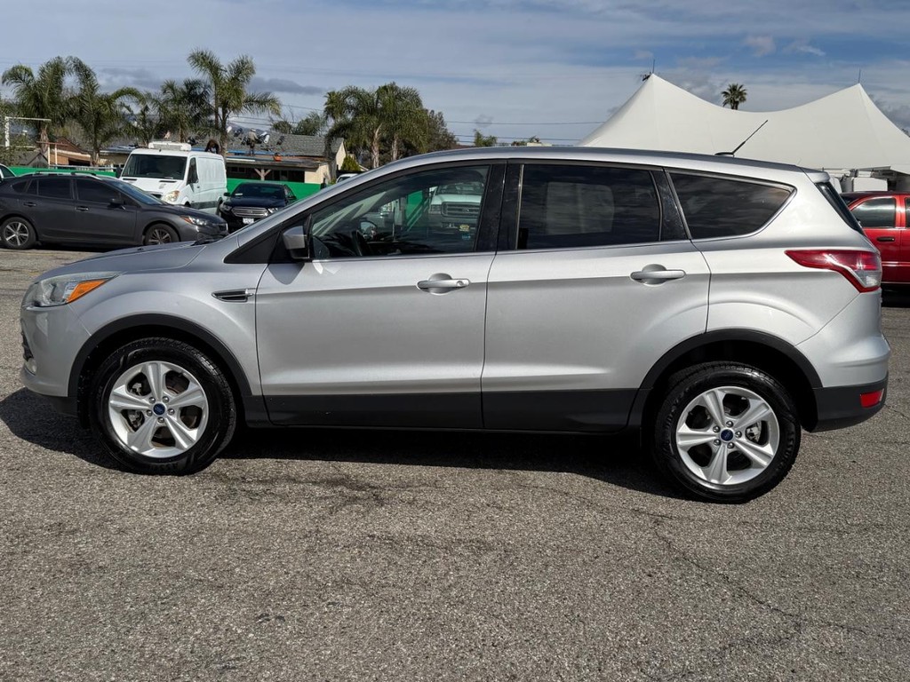 Ford Escape Vehicle Full-screen Gallery Image 11