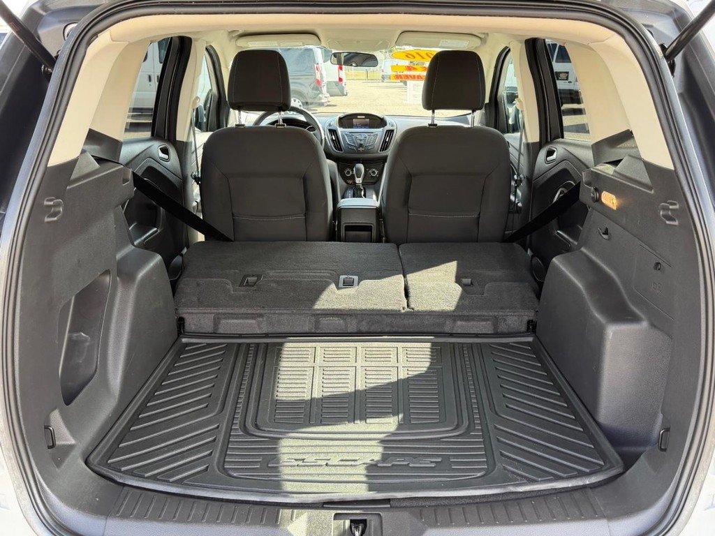 Ford Escape Vehicle Full-screen Gallery Image 15