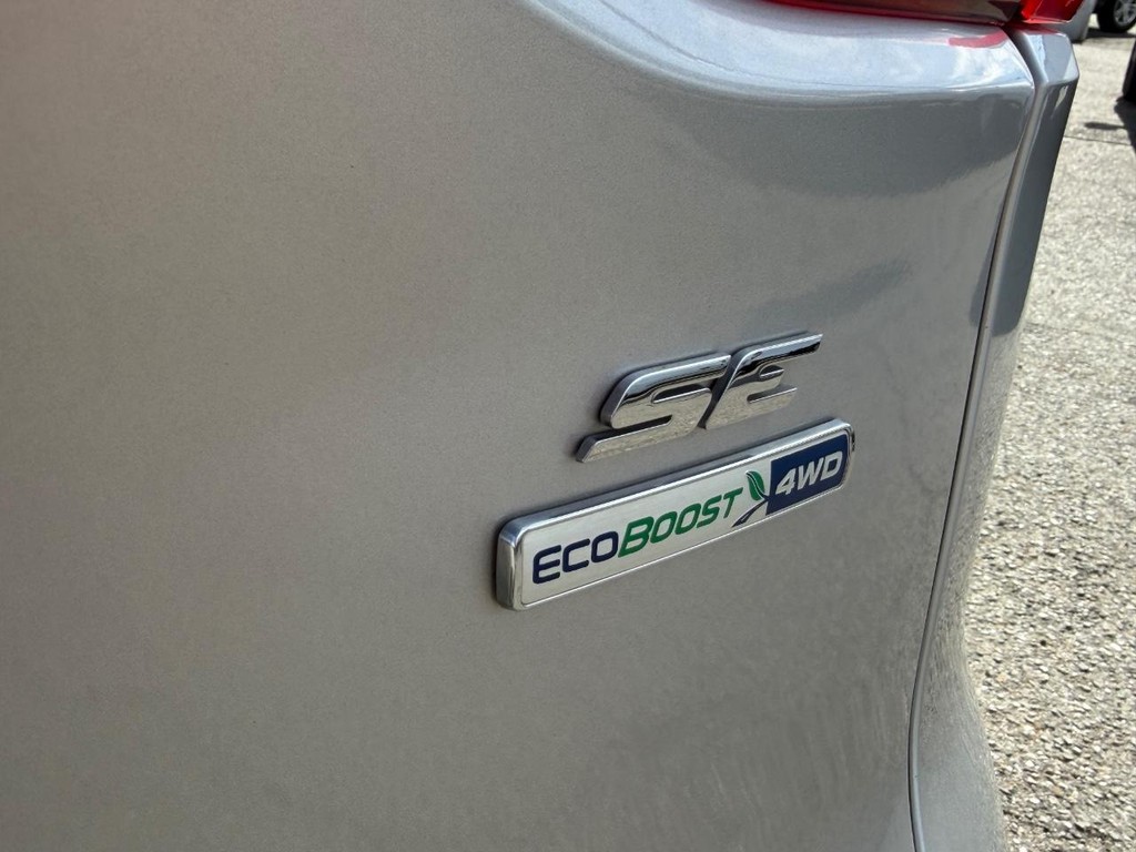 Ford Escape Vehicle Full-screen Gallery Image 16